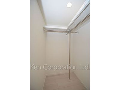 Walk-In Closet ※Photo of the same layout on 10 floor. Decoration and fixture may differ.