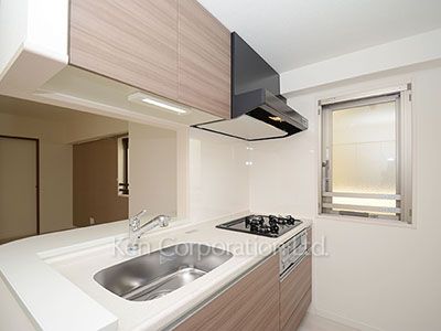 Kitchen ※Photo of the same layout on 10 floor. Decoration and fixture may differ.