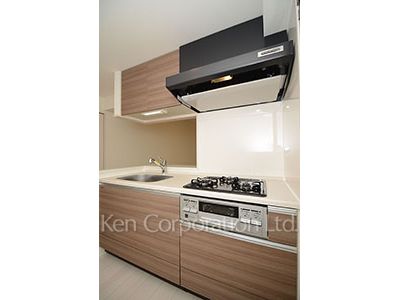 Kitchen ※Photo of the same layout on 10 floor. Decoration and fixture may differ.