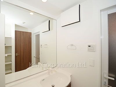 Powder Room ※Photo of the same layout on 10 floor. Decoration and fixture may differ.