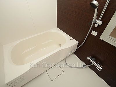 Bath ※Photo of the same layout on 10 floor. Decoration and fixture may differ.