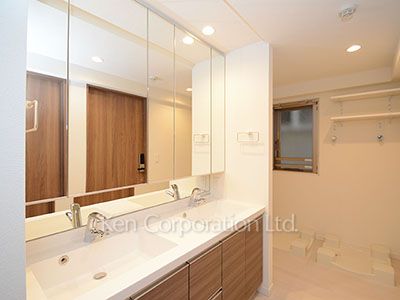 Powder Room ※Photo of the same layout on 7 floor. Decoration and fixture may differ.