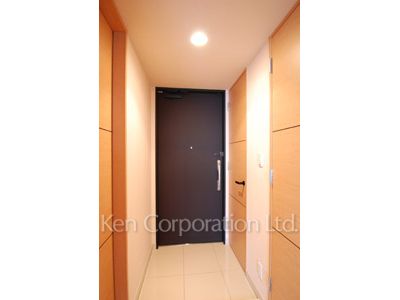 Entrance ※Photo of the same layout on 9 floor. Decoration and fixture may differ.