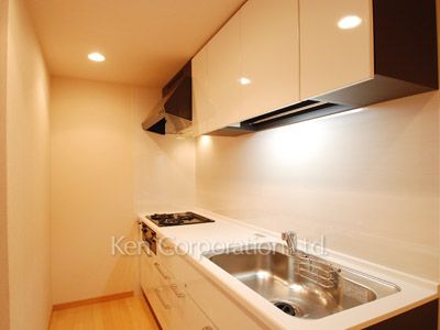 Kitchen ※Photo of the same layout on 9 floor. Decoration and fixture may differ.