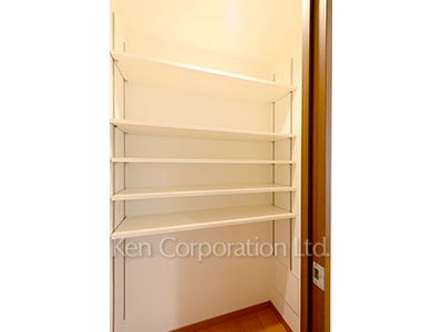 Shoes-In Closet ※Photo of the same layout on 4 floor. Decoration and fixture may differ.