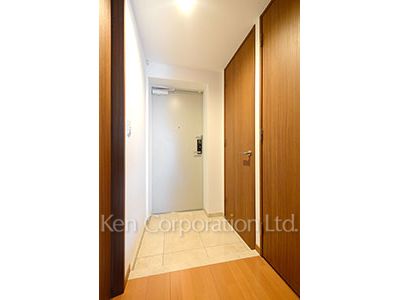 Entrance ※Photo of the same layout on 4 floor. Decoration and fixture may differ.