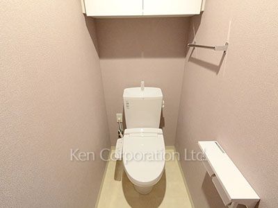 Lavatory ※Photo of the same layout on 4 floor. Decoration and fixture may differ.