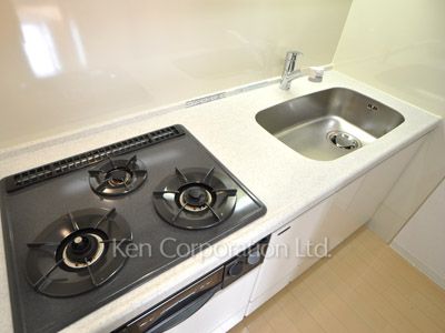 Kitchen ※Photo of the same layout on 12 floor. Decoration and fixture may differ.