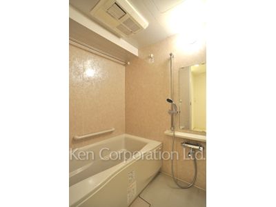 Bath ※Photo of the same layout on 12 floor. Decoration and fixture may differ.