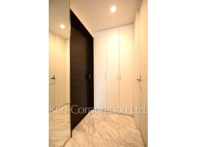 Entrance ※Photo of the same layout on 13 floor. Decoration and fixture may differ.