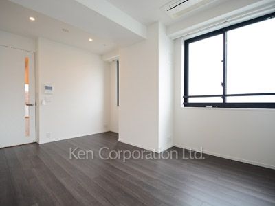 Living-Dining ※Photo of the same layout on 13 floor. Decoration and fixture may differ.