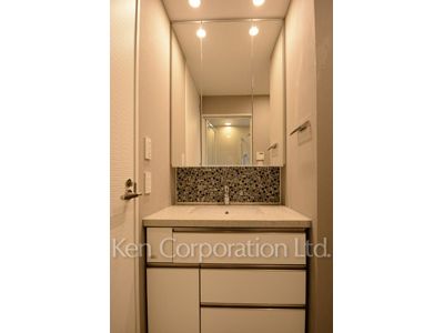 Powder Room ※Photo of the same layout on 13 floor. Decoration and fixture may differ.