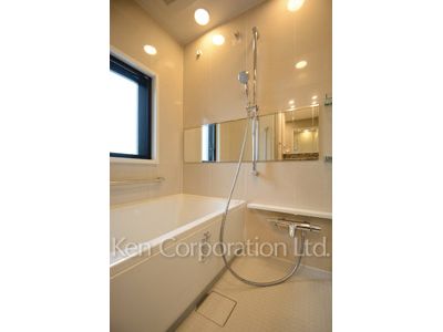 Bath ※Photo of the same layout on 13 floor. Decoration and fixture may differ.