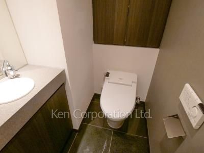 Lavatory ※Photo of the same layout on 10 floor. Decoration and fixture may differ.