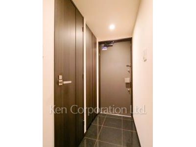 Entrance ※Photo of the same layout on 10 floor. Decoration and fixture may differ.
