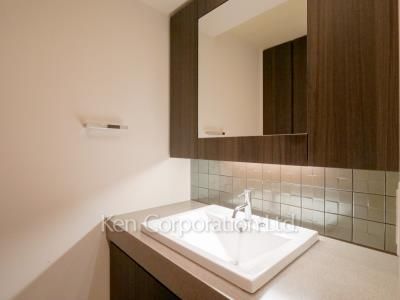 Powder Room ※Photo of the same layout on 10 floor. Decoration and fixture may differ.