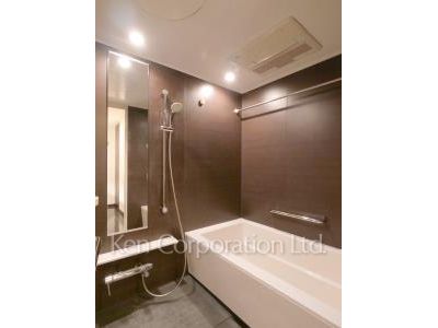 Bath ※Photo of the same layout on 10 floor. Decoration and fixture may differ.