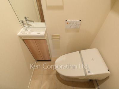Lavatory ※Photo of the same layout on 3 floor. Decoration and fixture may differ.