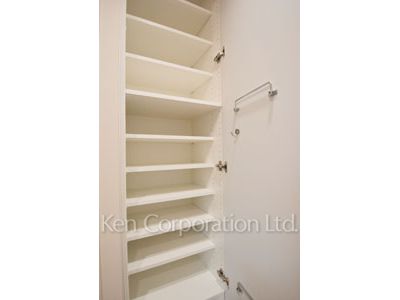 Shoes Closet ※Photo of the same layout on 3 floor. Decoration and fixture may differ.