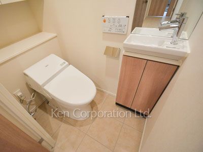 Lavatory ※Photo of the same layout on 3 floor. Decoration and fixture may differ.
