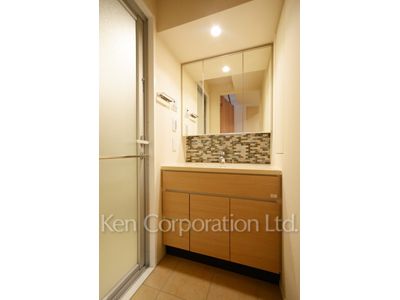 Powder Room ※Photo of the same layout on 3 floor. Decoration and fixture may differ.