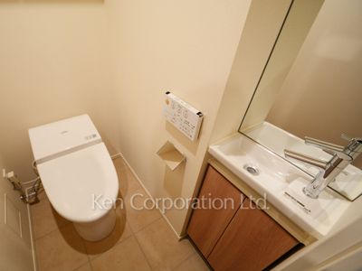 Lavatory ※Photo of the same layout on 3 floor. Decoration and fixture may differ.