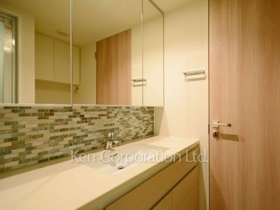 Powder Room ※Photo of the same layout on 18 floor. Decoration and fixture may differ.