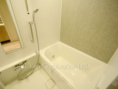 Bath ※Photo of the same layout on 18 floor. Decoration and fixture may differ.