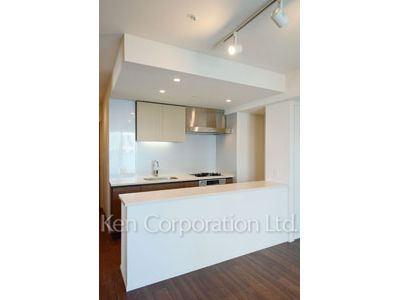 Kitchen ※Photo of the same layout on 21 floor. Decoration and fixture may differ.
