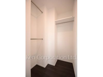 Closet ※Photo of the same layout on 13 floor. Decoration and fixture may differ.