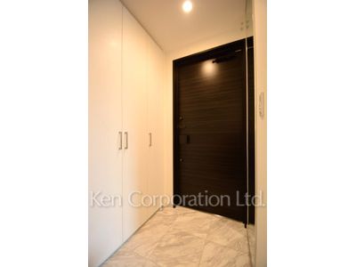 Entrance ※Photo of the same layout on 13 floor. Decoration and fixture may differ.