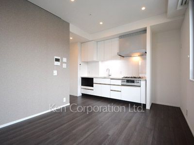 Living-Dining ※Photo of the same layout on 13 floor. Decoration and fixture may differ.