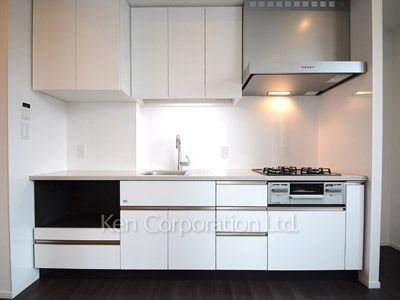 Kitchen ※Photo of the same layout on 13 floor. Decoration and fixture may differ.