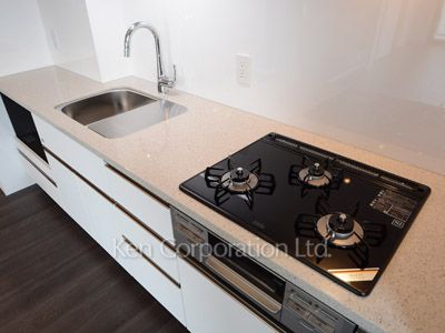 Kitchen ※Photo of the same layout on 13 floor. Decoration and fixture may differ.