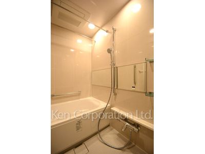 Bath ※Photo of the same layout on 13 floor. Decoration and fixture may differ.