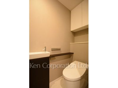 Lavatory ※Photo of the same layout on 13 floor. Decoration and fixture may differ.