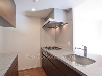 Kitchen ※Photo of the same layout on 10 floor. Decoration and fixture may differ.