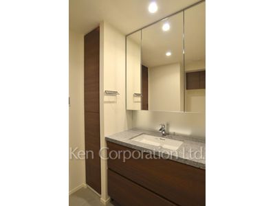 Powder Room ※Photo of the same layout on 10 floor. Decoration and fixture may differ.