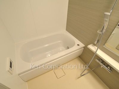 Bath ※Photo of the same layout on 10 floor. Decoration and fixture may differ.