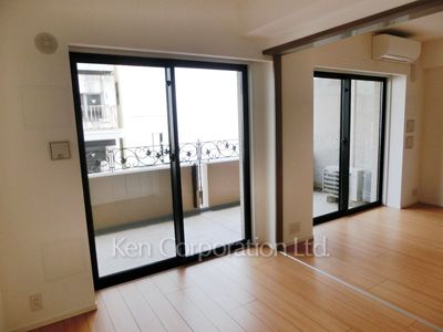 Bedroom ※Photo of the same layout on 4 floor. Decoration and fixture may differ.