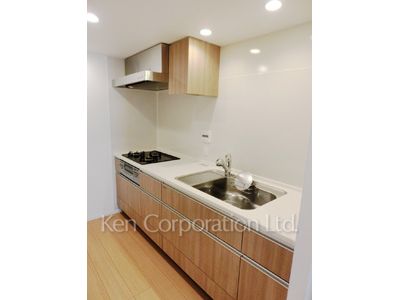 Kitchen ※Photo of the same layout on 4 floor. Decoration and fixture may differ.