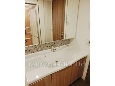 Powder Room ※Photo of the same layout on 4 floor. Decoration and fixture may differ.