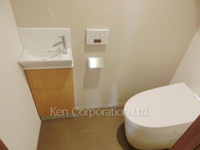 Lavatory ※Photo of the same layout on 4 floor. Decoration and fixture may differ.