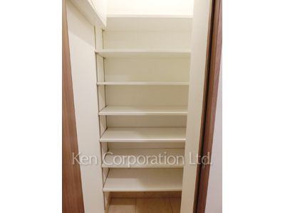 Closet ※Photo of the same layout on 4 floor. Decoration and fixture may differ.