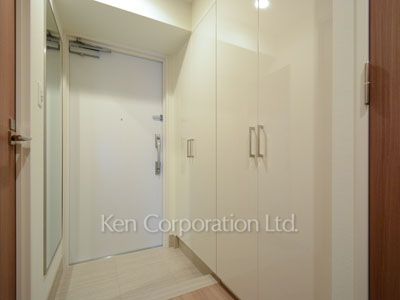 Entrance ※Photo of the same layout on 8 floor. Decoration and fixture may differ.