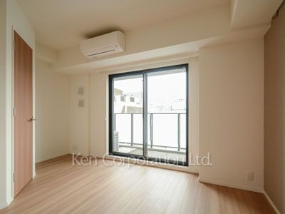 Bedroom ※Photo of the same layout on 8 floor. Decoration and fixture may differ.