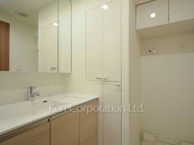 Powder Room ※Photo of the same layout on 8 floor. Decoration and fixture may differ.