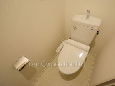 Lavatory ※Photo of the same layout on 8 floor. Decoration and fixture may differ.