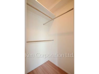 Walk-In Closet ※Photo of the same layout on 8 floor. Decoration and fixture may differ.