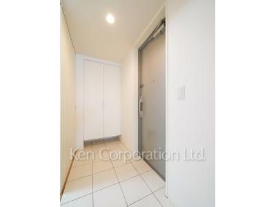 Entrance ※Photo of the same layout on 13 floor. Decoration and fixture may differ.